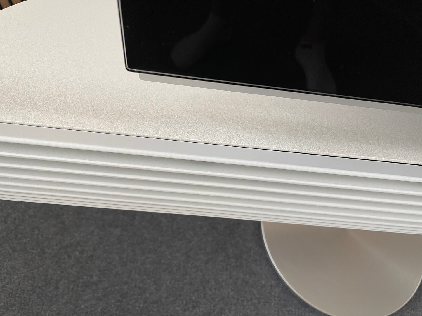 Beolab 7 - front i hvid - Neo Wood