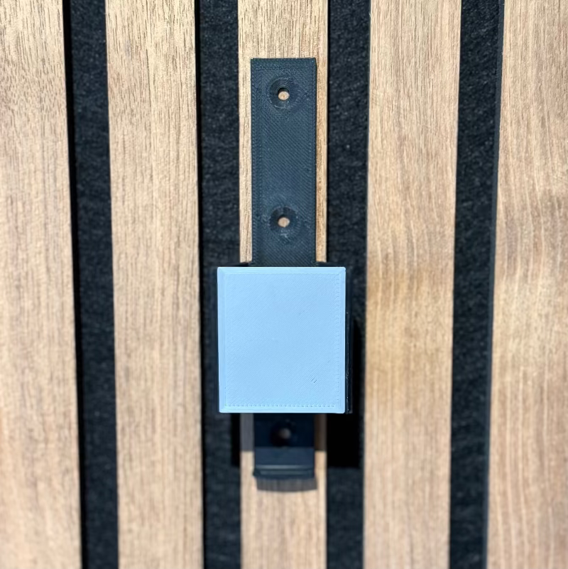 Beo4 Vægholder – Elegant ophæng til din B&O fjernbetjening