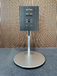 VESA plade på Beovision Avant standen - klar til nyt TV