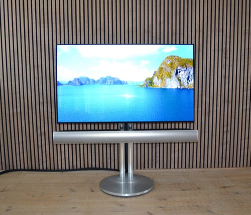 Neovision 7 on a Beovision 7 stand