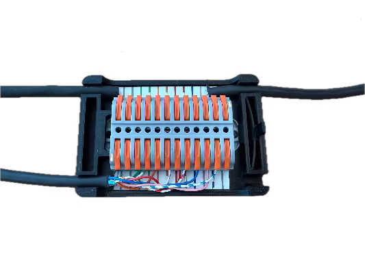 Neo Radio forbindes med junction box via masterlink