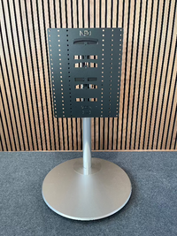 VESA plade på en Beovision Avant stand 55" til et nyt TV