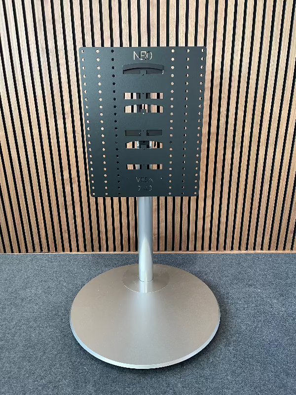 VESA plade på en Beovision Avant stand 55" til et nyt TV